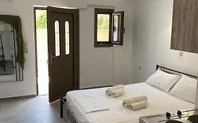 Central Areopolis Rooms